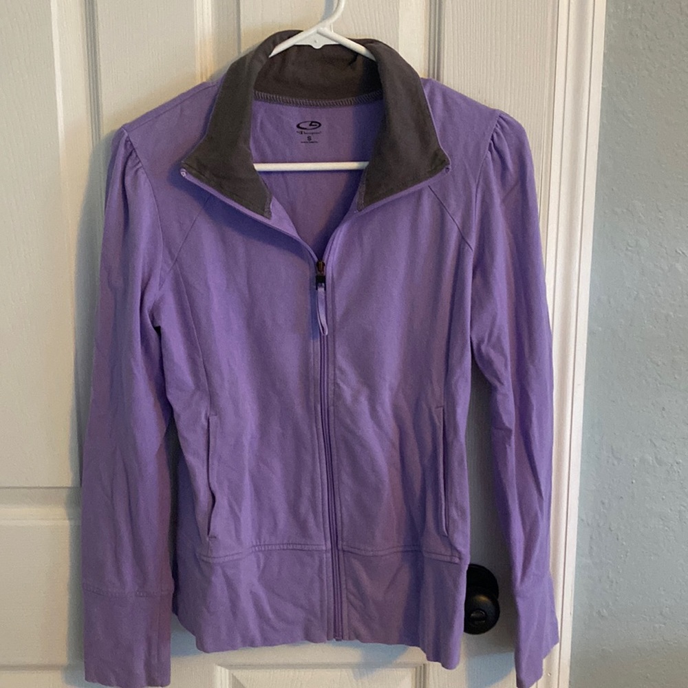 Adorable Champion zip up sweatshirt